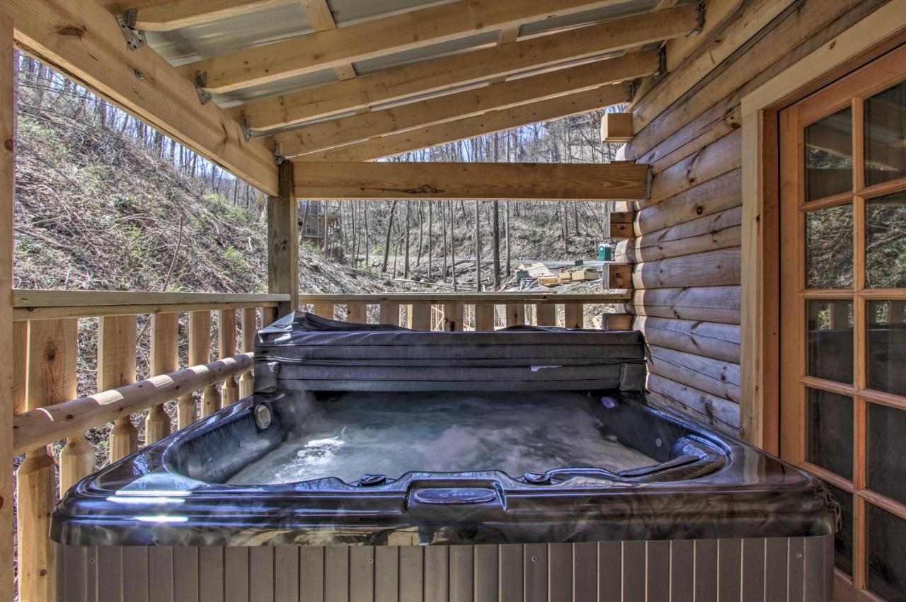 The Phoenix Cabin With Hot Tub In Gatlinburg! Zewnętrze zdjęcie