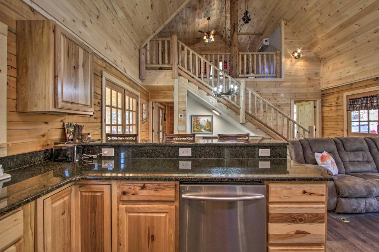 The Phoenix Cabin With Hot Tub In Gatlinburg! Zewnętrze zdjęcie
